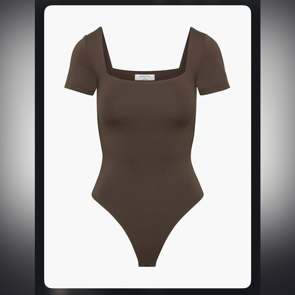 Babaton
CONTOUR SHORTSLEEVE BODYSUIT in rich mocha brown